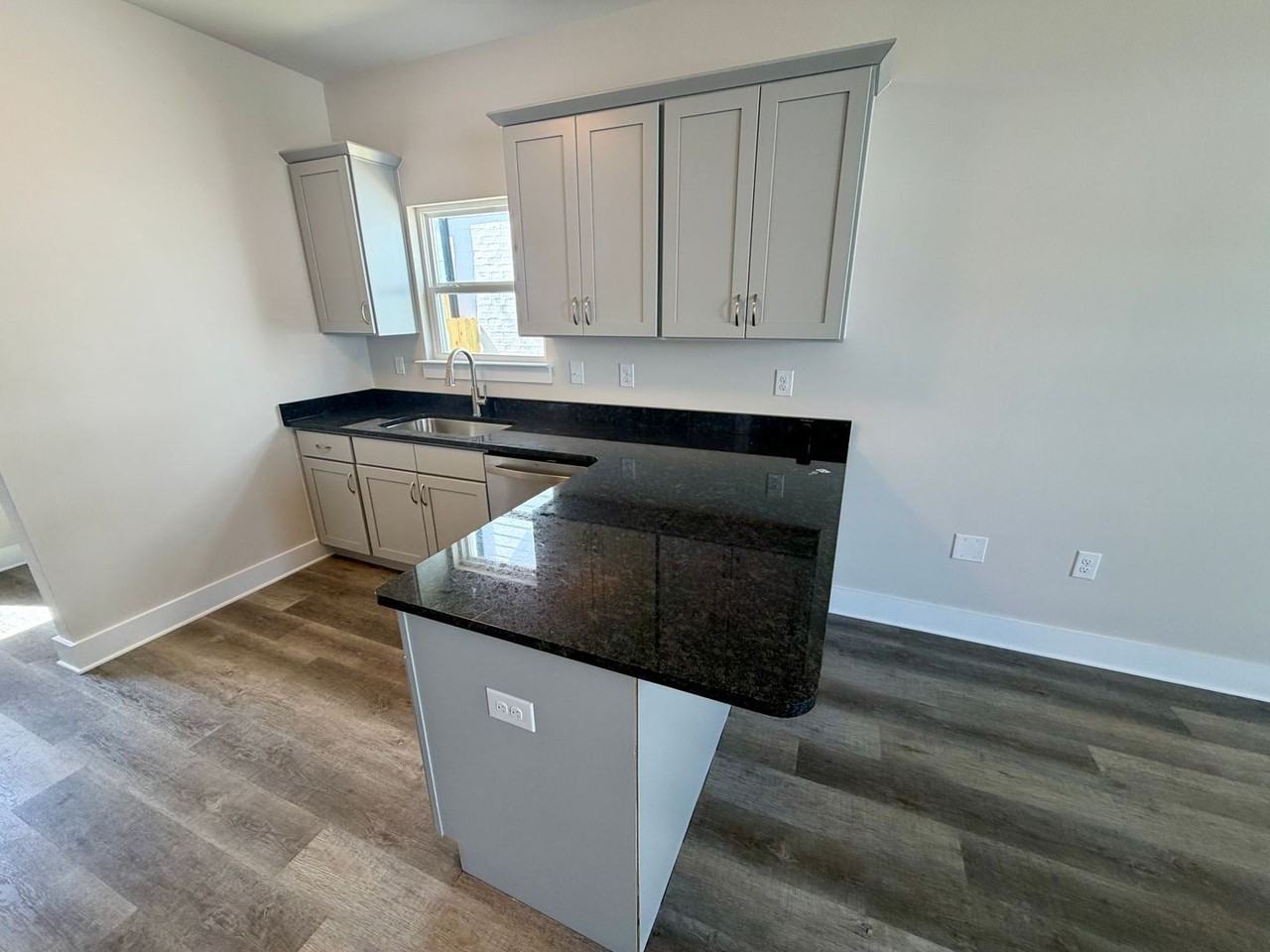 116 Penny Ln - Photo 4 of 15