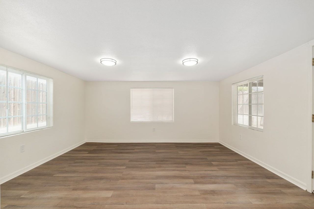 7511 Buckeye St - Photo 4 of 25