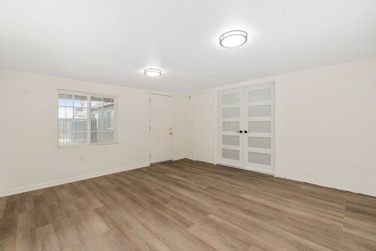 7511 Buckeye St - Photo 5 of 25