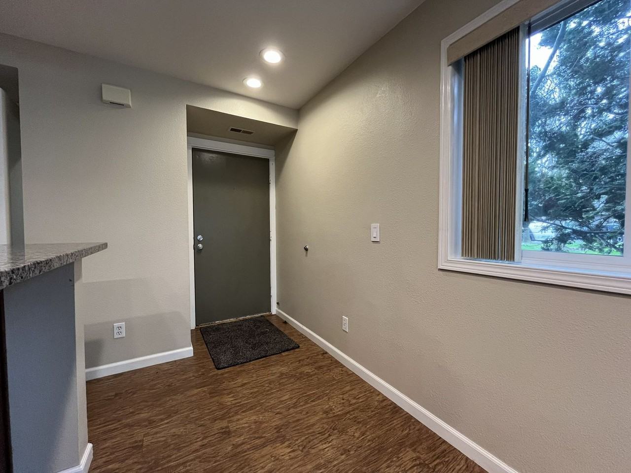 123 N Hayden Bay Dr - Photo 3 of 33