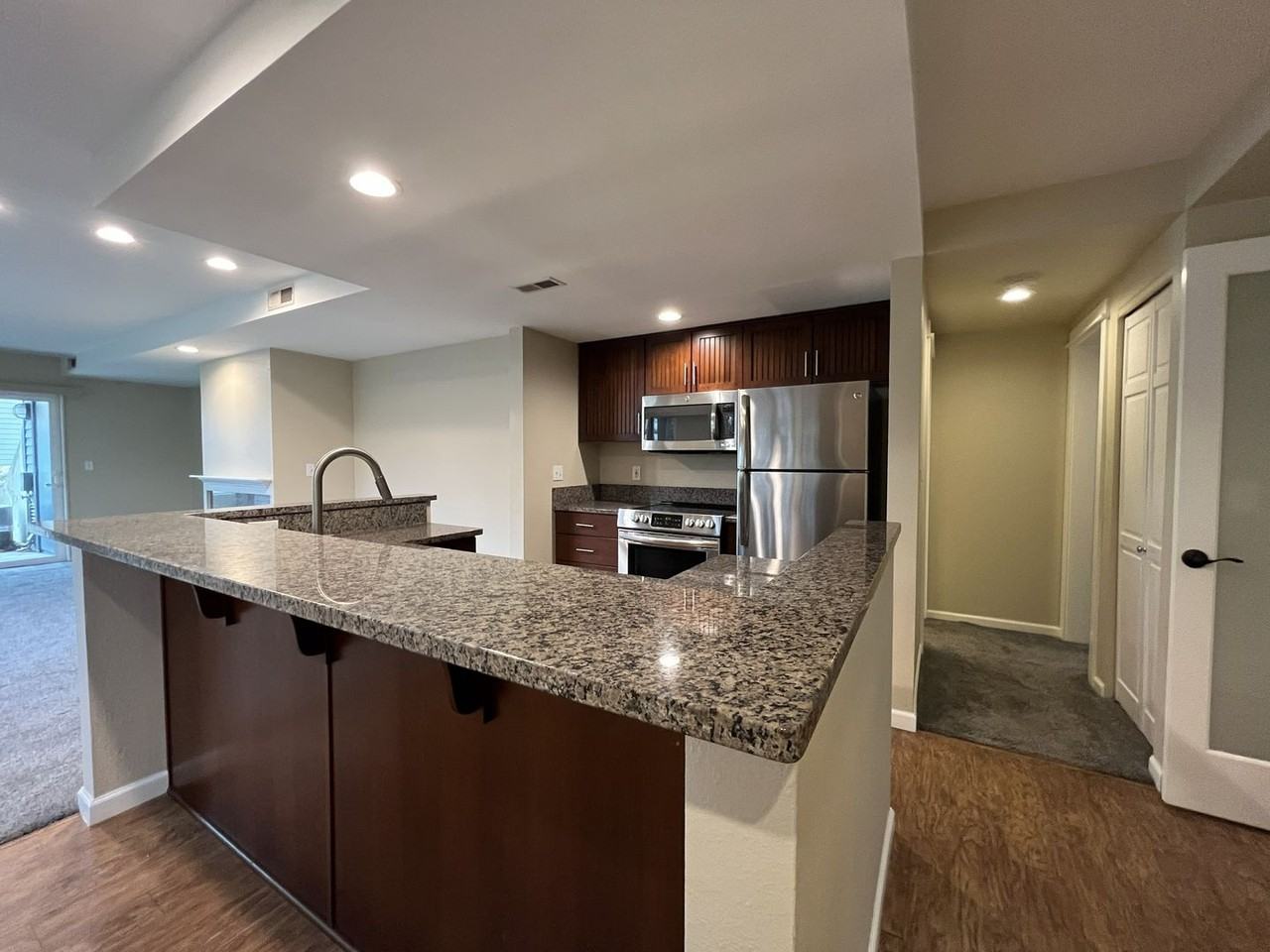 123 N Hayden Bay Dr - Photo 4 of 33