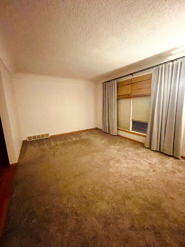 525 Sw Maple St - Photo 6 of 12