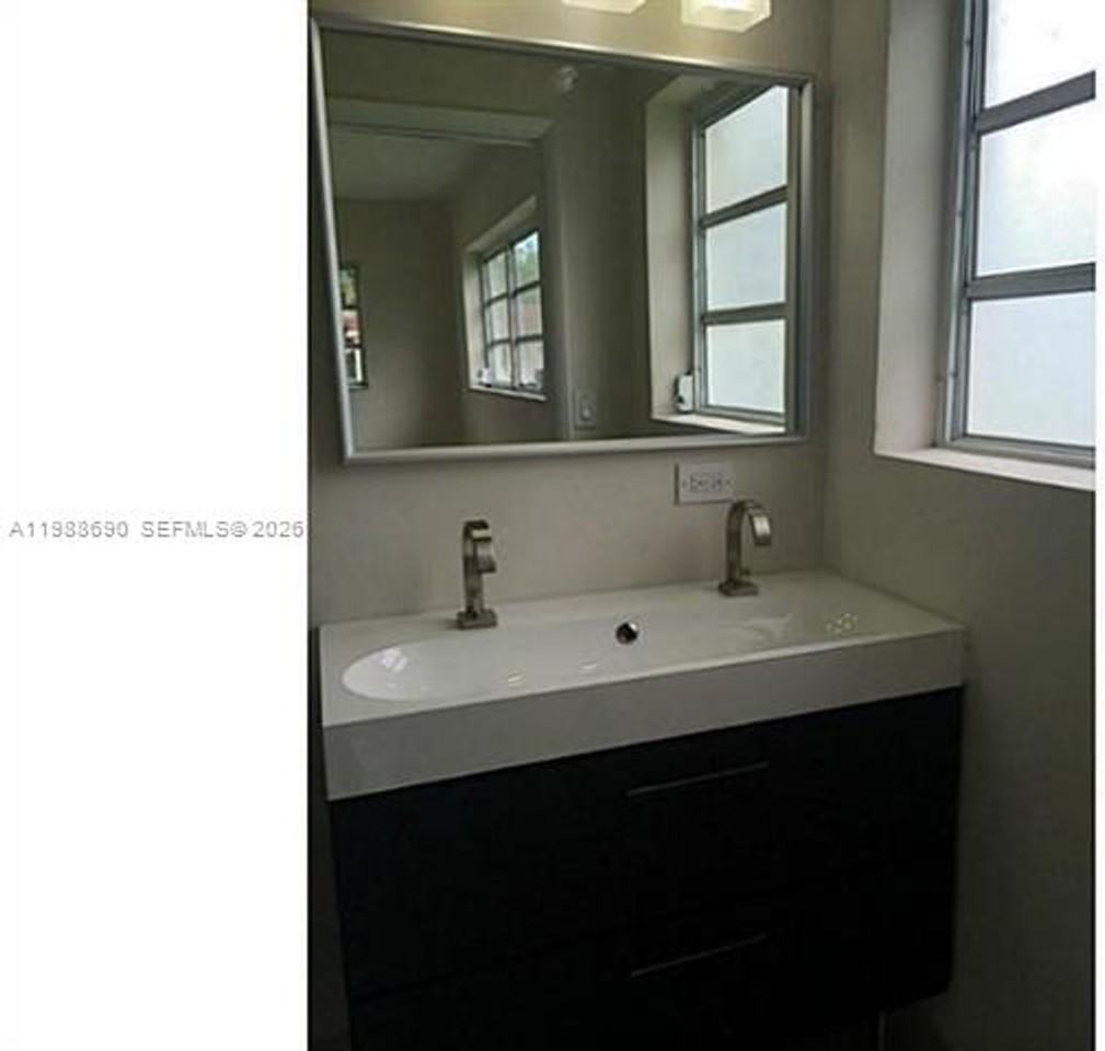 740 Ne 179th Ter - Photo 5 of 32