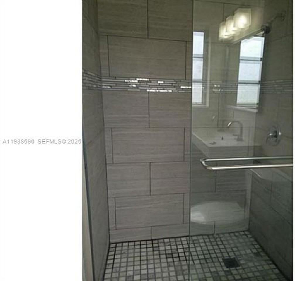 740 Ne 179th Ter - Photo 6 of 32