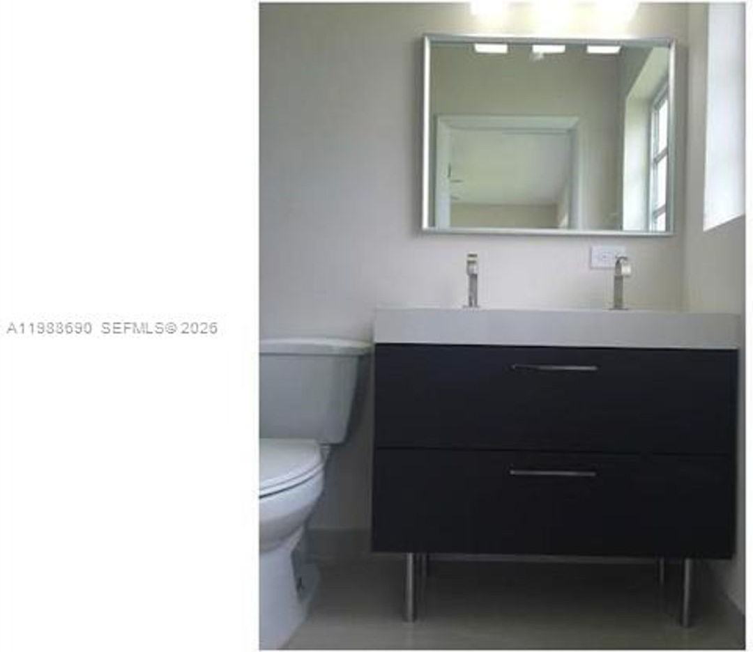 740 Ne 179th Ter - Photo 7 of 32