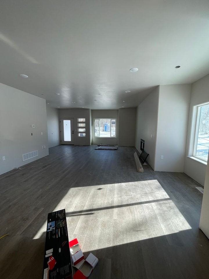 7404 N Paw St. - Photo 3 of 34