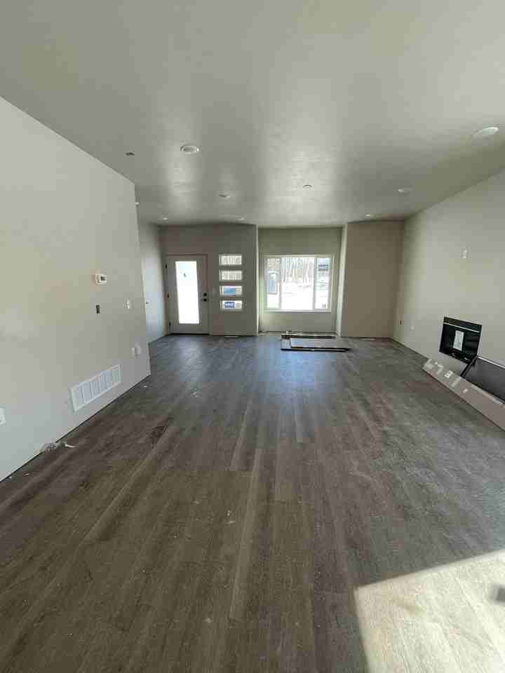 7404 N Paw St. - Photo 4 of 34