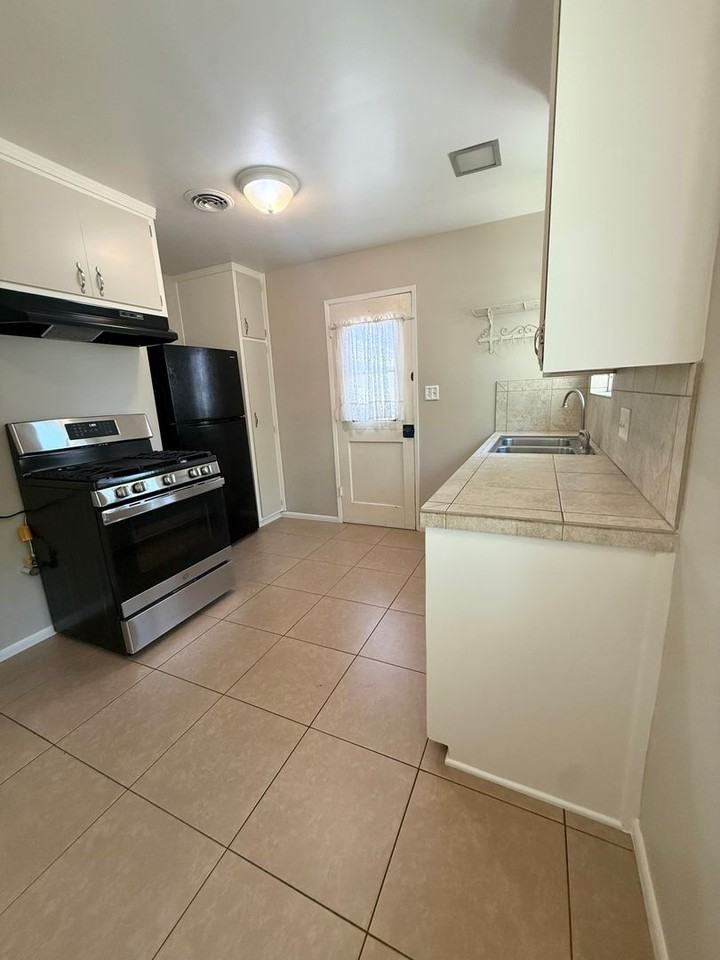 415 11th St - Photo 7 of 20