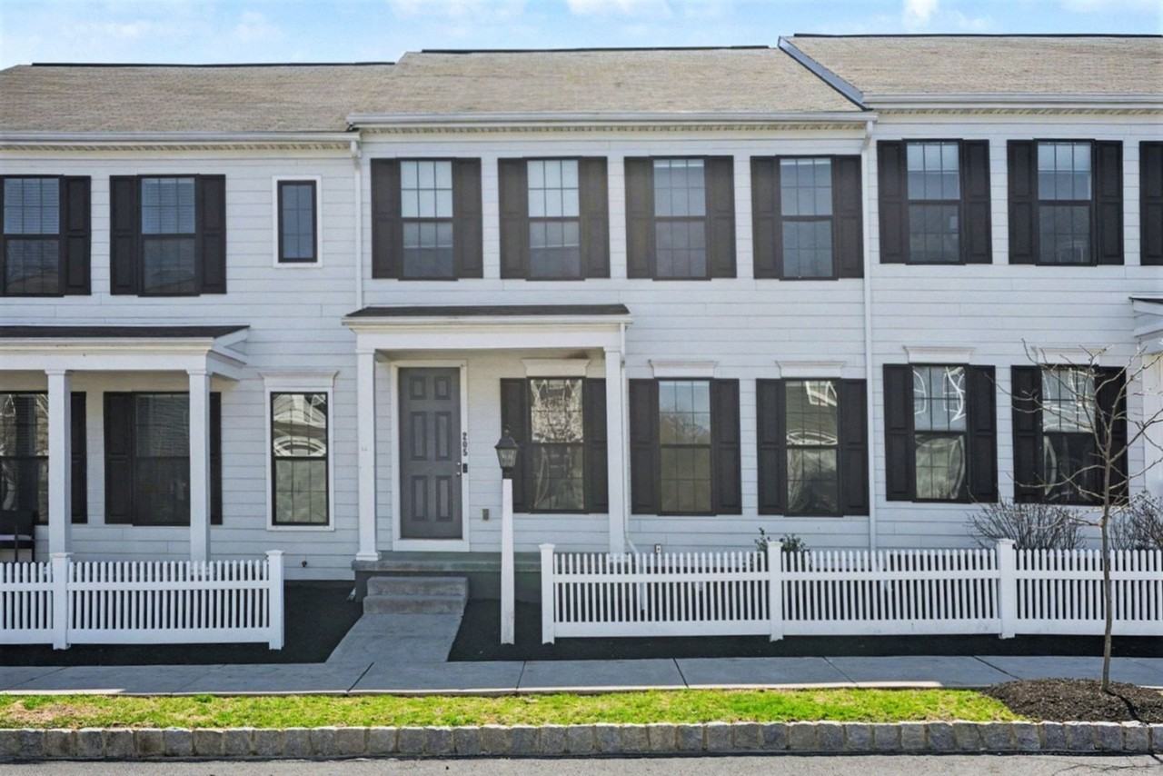 205 Hoke Farm Way - Photo 2 of 30