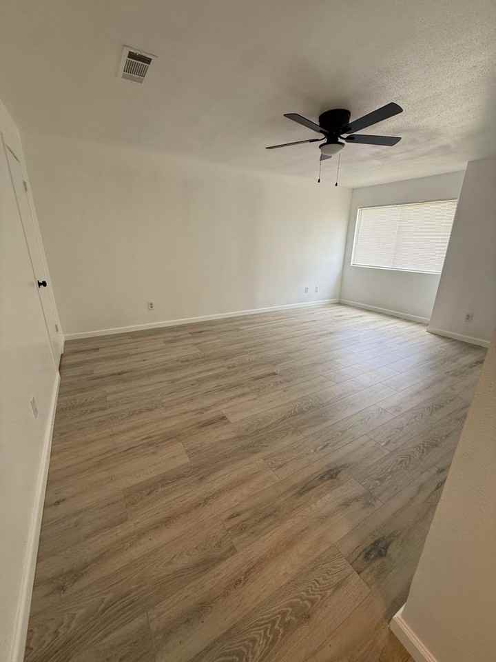 6095 Fairmeadow St - Photo 4 of 10