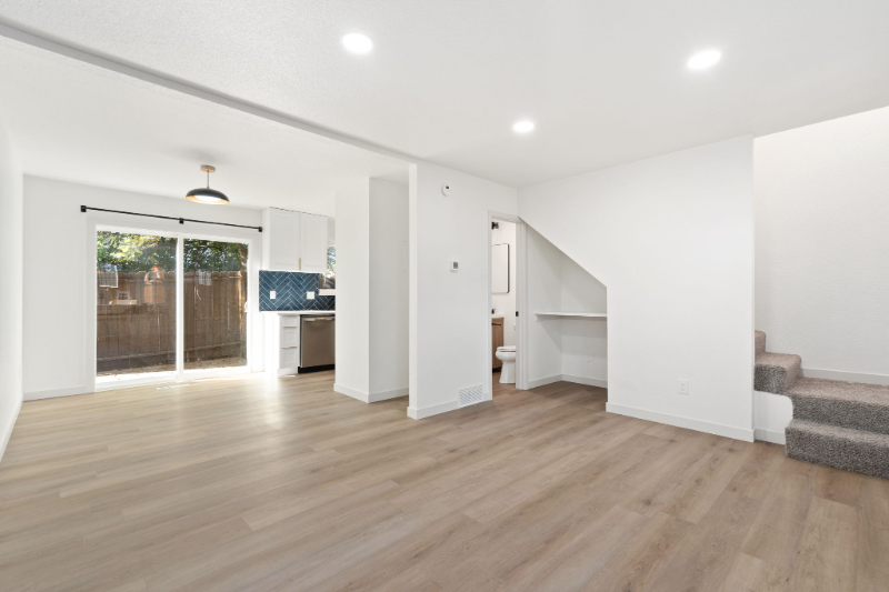 1624 Banyan Dr - Photo 3 of 15