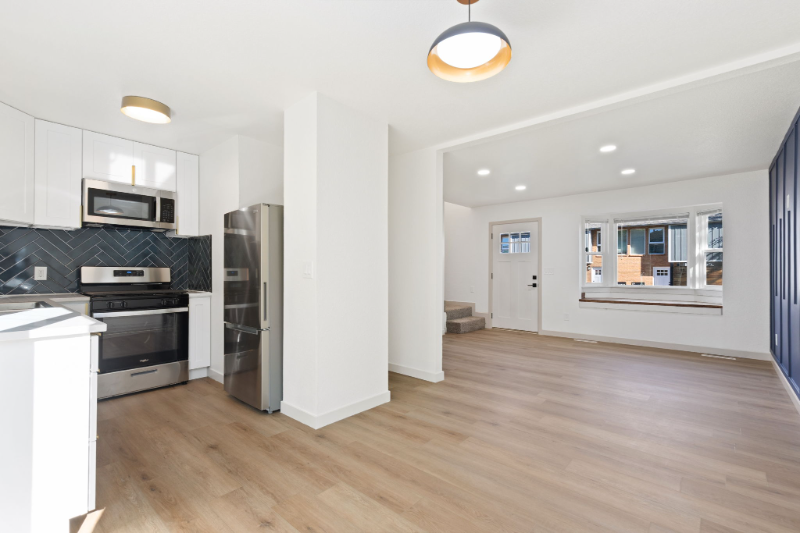 1624 Banyan Dr - Photo 4 of 15