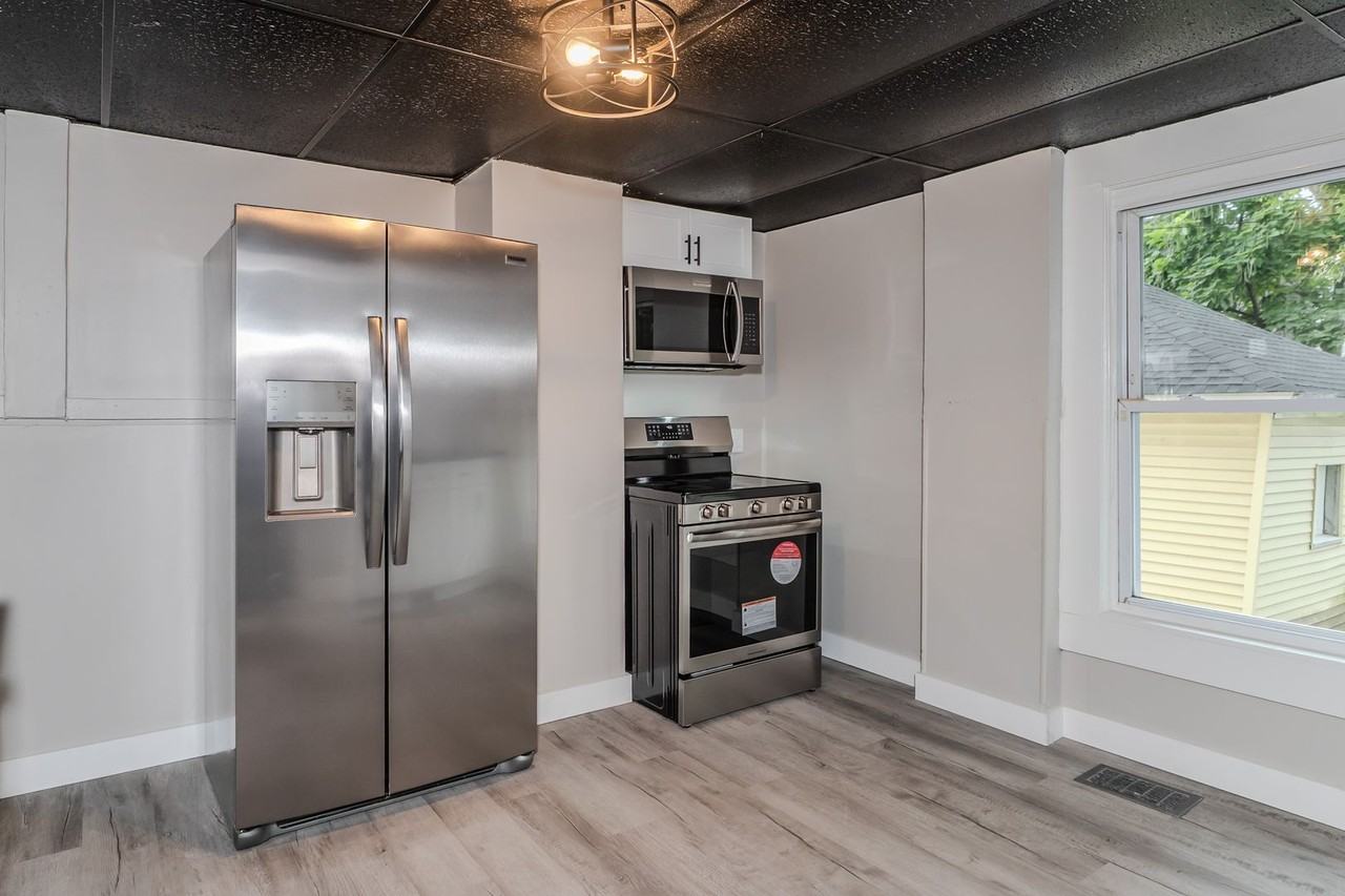 108 Northampton Ave - Photo 3 of 28