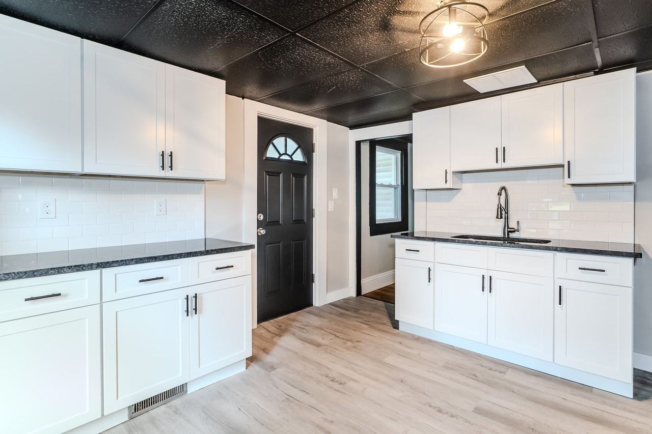 108 Northampton Ave - Photo 4 of 28