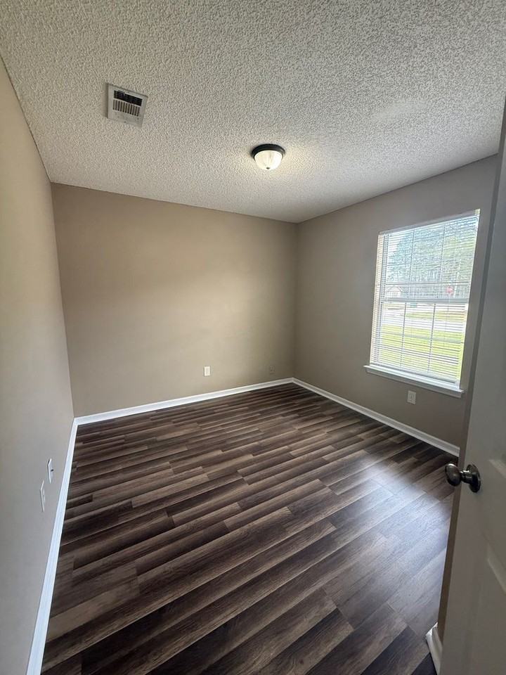 6 Talbot Ct - Photo 3 of 17