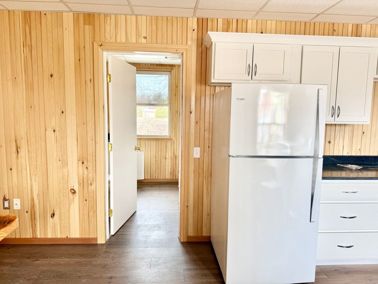 Well maintained inside and out - Photo 5 of 44