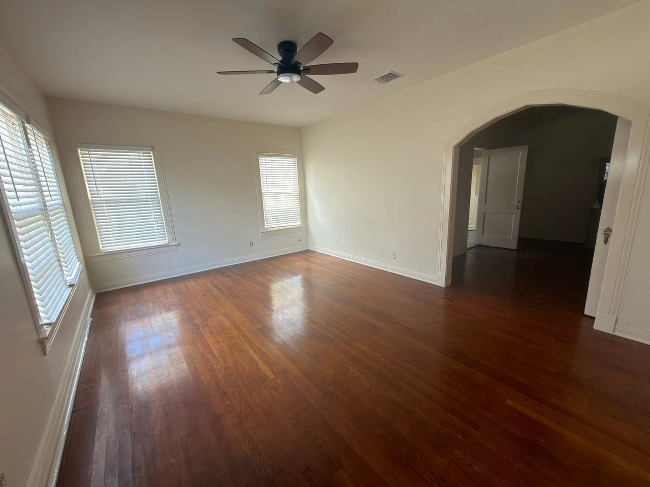 4019 Akard Ave - Photo 2 of 18