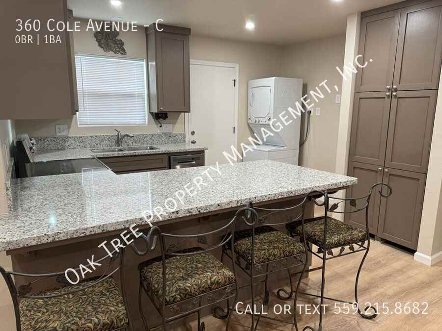 360 Cole Ave #C - Photo 3 of 10