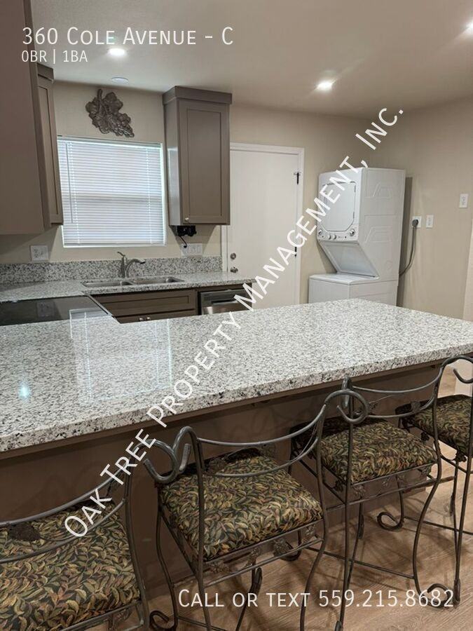 360 Cole Ave #C - Photo 4 of 10