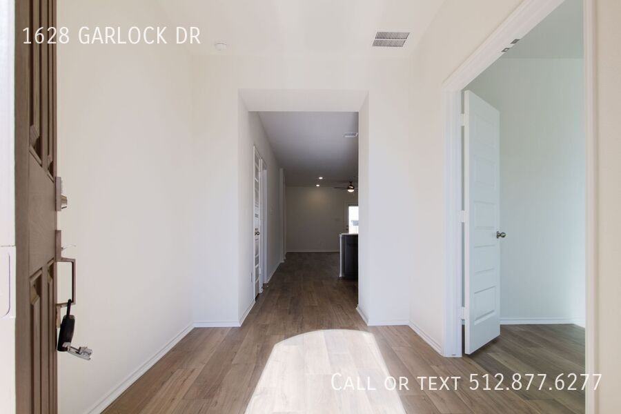 1628 Garlock Dr - Photo 4 of 32