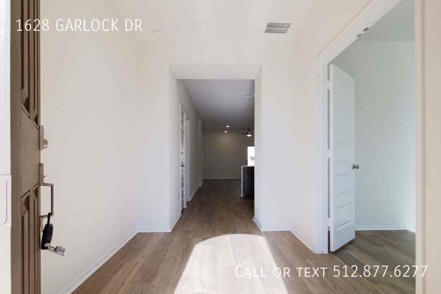 1628 Garlock Dr - Photo 5 of 32