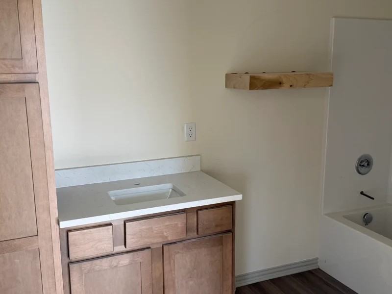 405 W Allison St - Photo 7 of 18