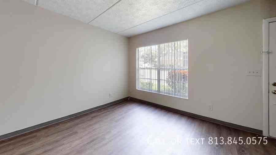 2212 Blue Spruce Way - Photo 2 of 8