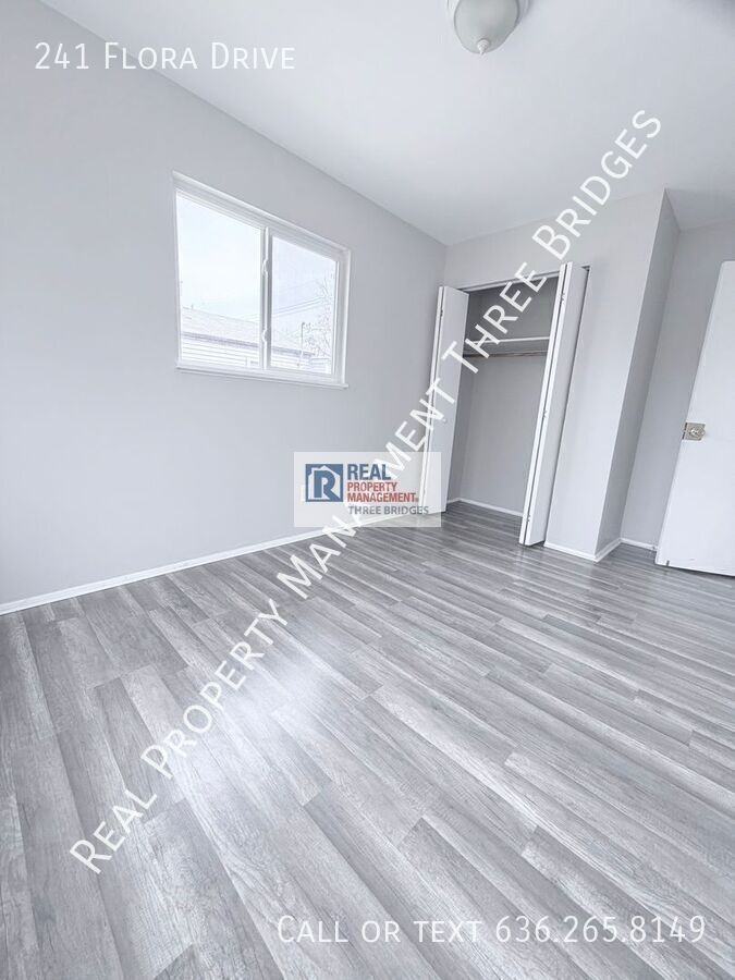 241 Flora Dr - Photo 5 of 16