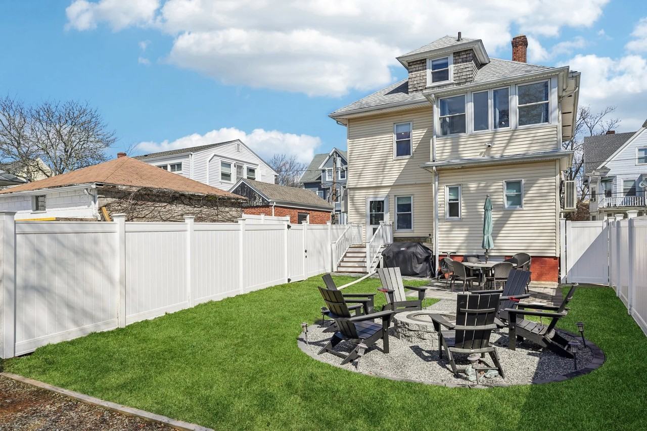 9 Lewis St - Photo 3 of 23