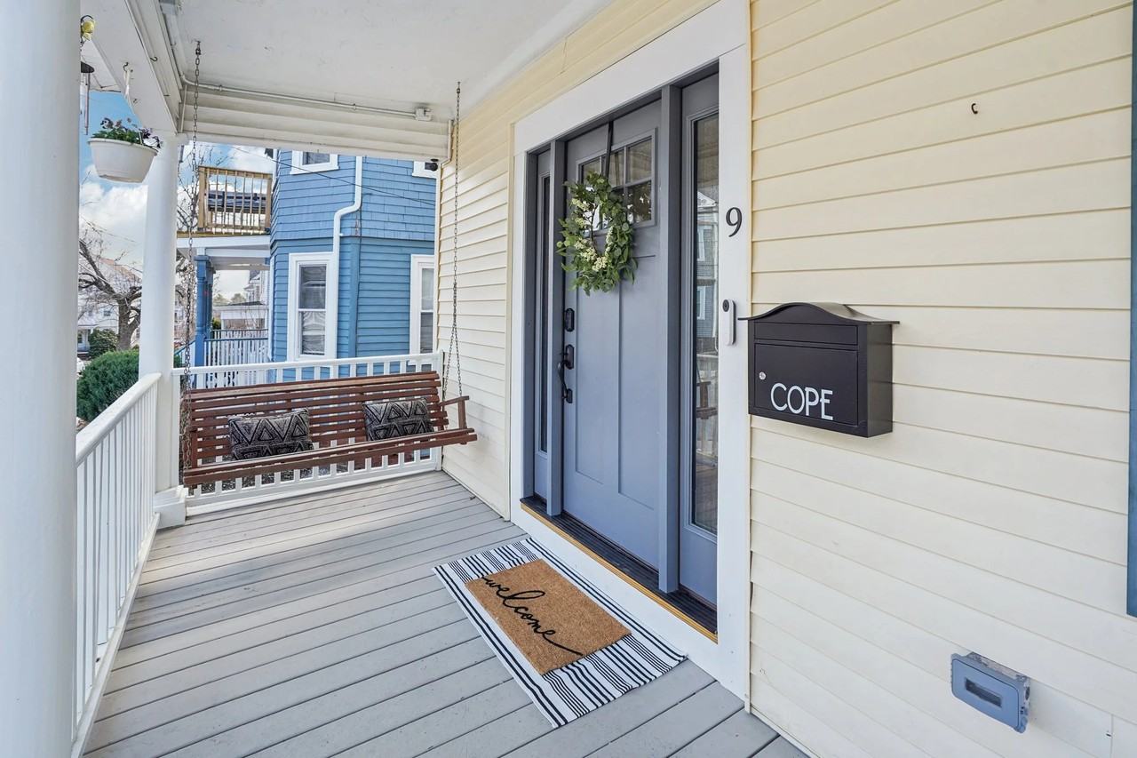 9 Lewis St - Photo 4 of 23