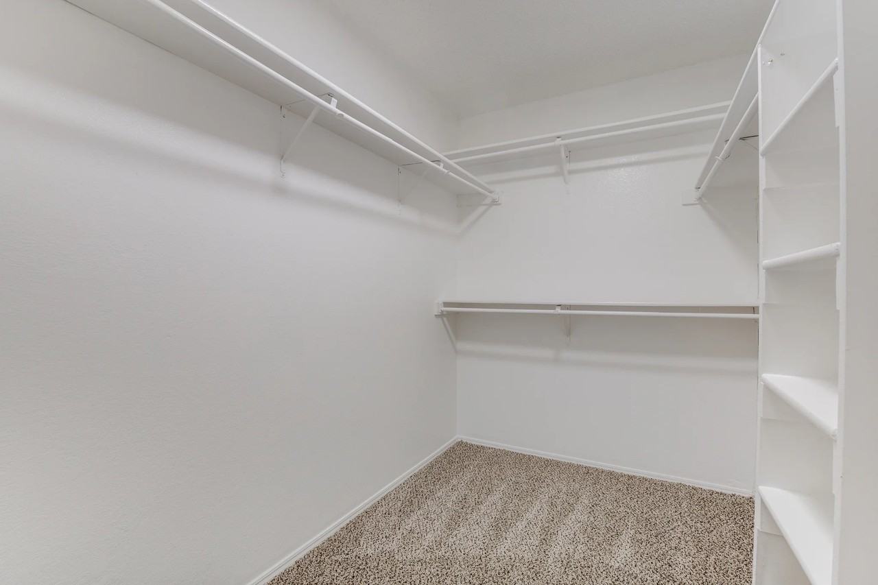 434 Wellington Dr - Photo 6 of 16