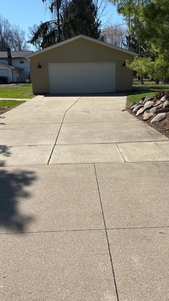 14895 Old Oak Dr - Photo 2 of 16