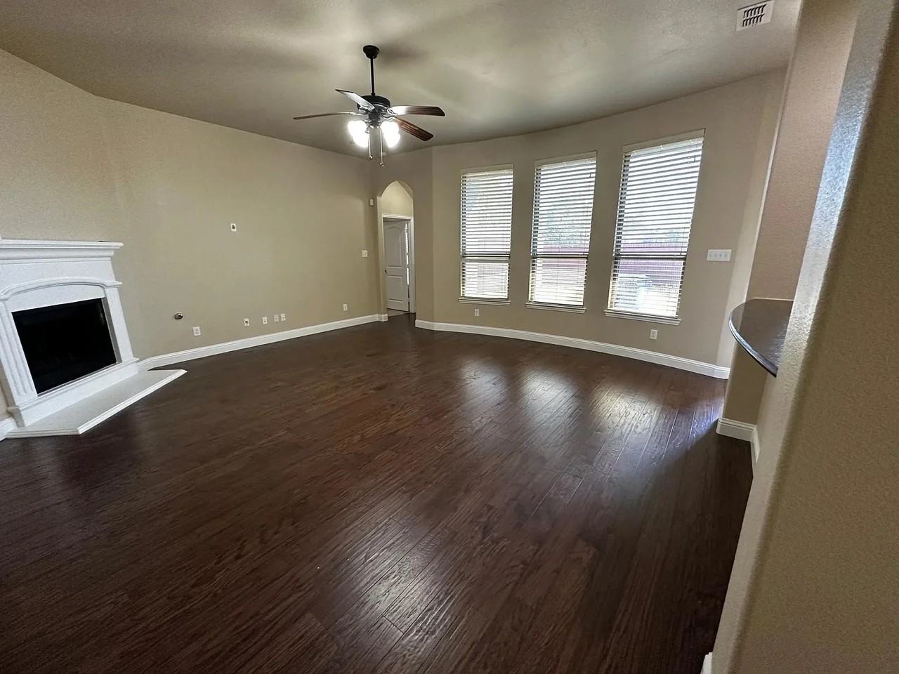 528 Stockton Dr - Photo 4 of 18