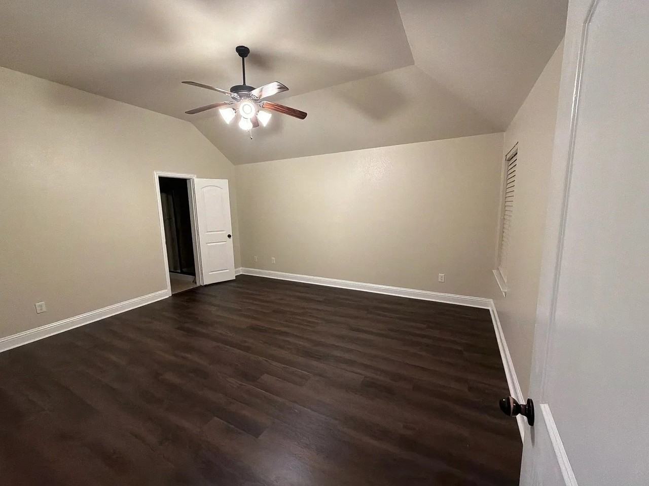 528 Stockton Dr - Photo 7 of 18