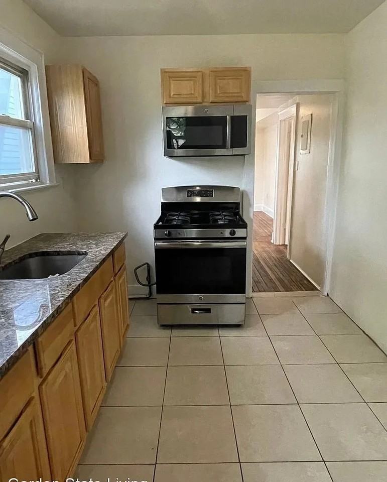 24-26 Irving Ave Fl 2 #2 - Photo 5 of 12