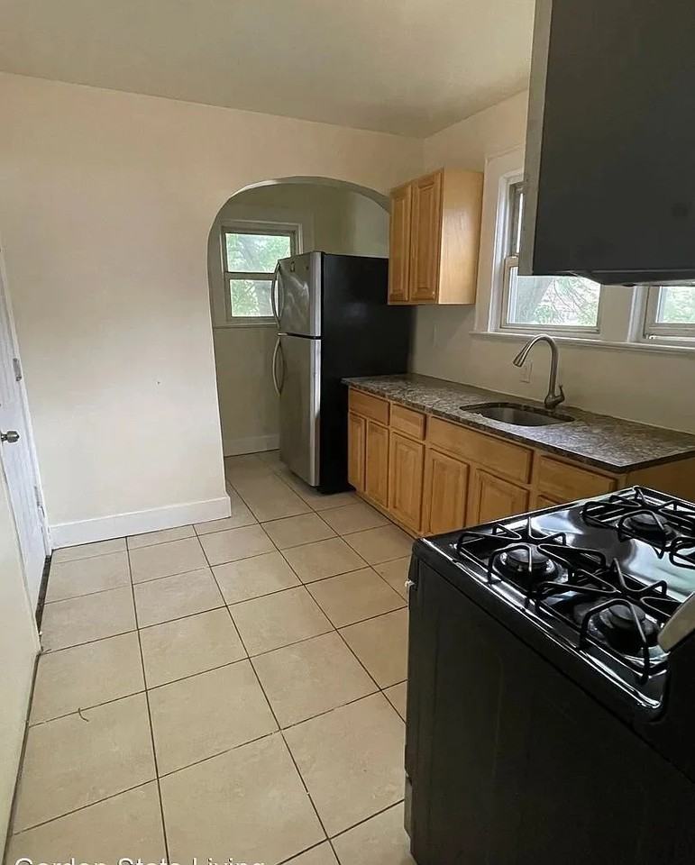 24-26 Irving Ave Fl 2 #2 - Photo 6 of 12