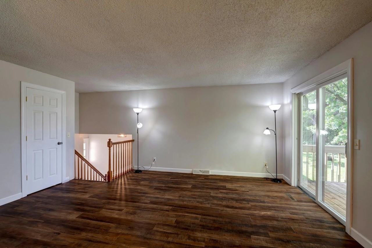 390 Columbus Ct - Photo 4 of 20