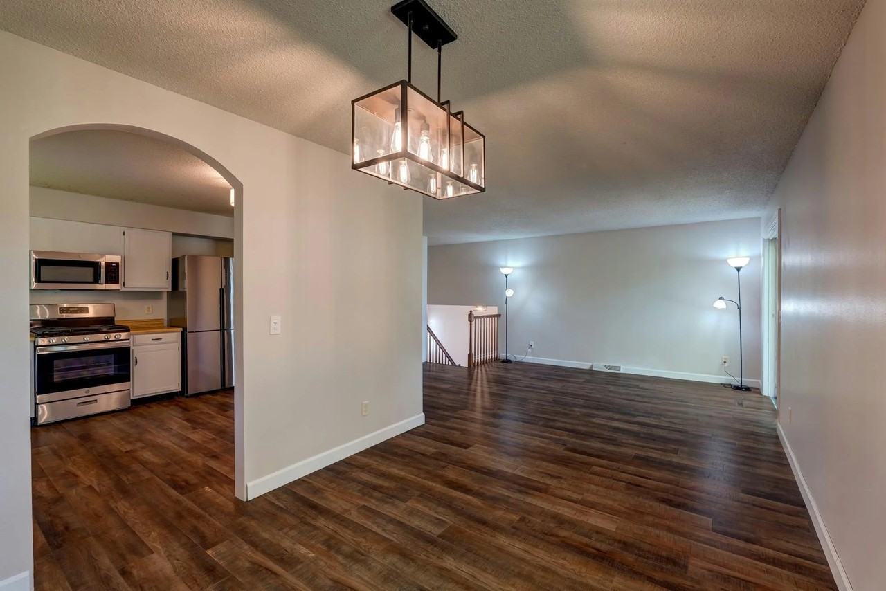 390 Columbus Ct - Photo 6 of 20