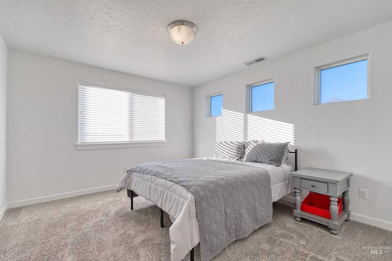 5709 E Bollo St - Photo 4 of 14