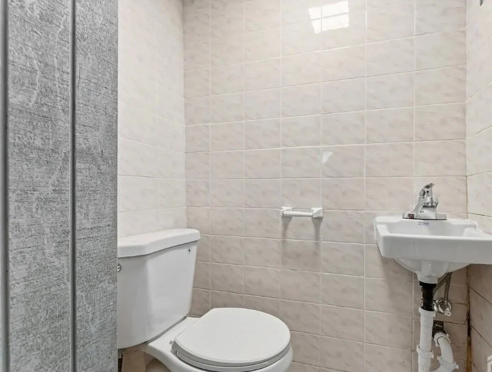 299 Howard St - Photo 5 of 8