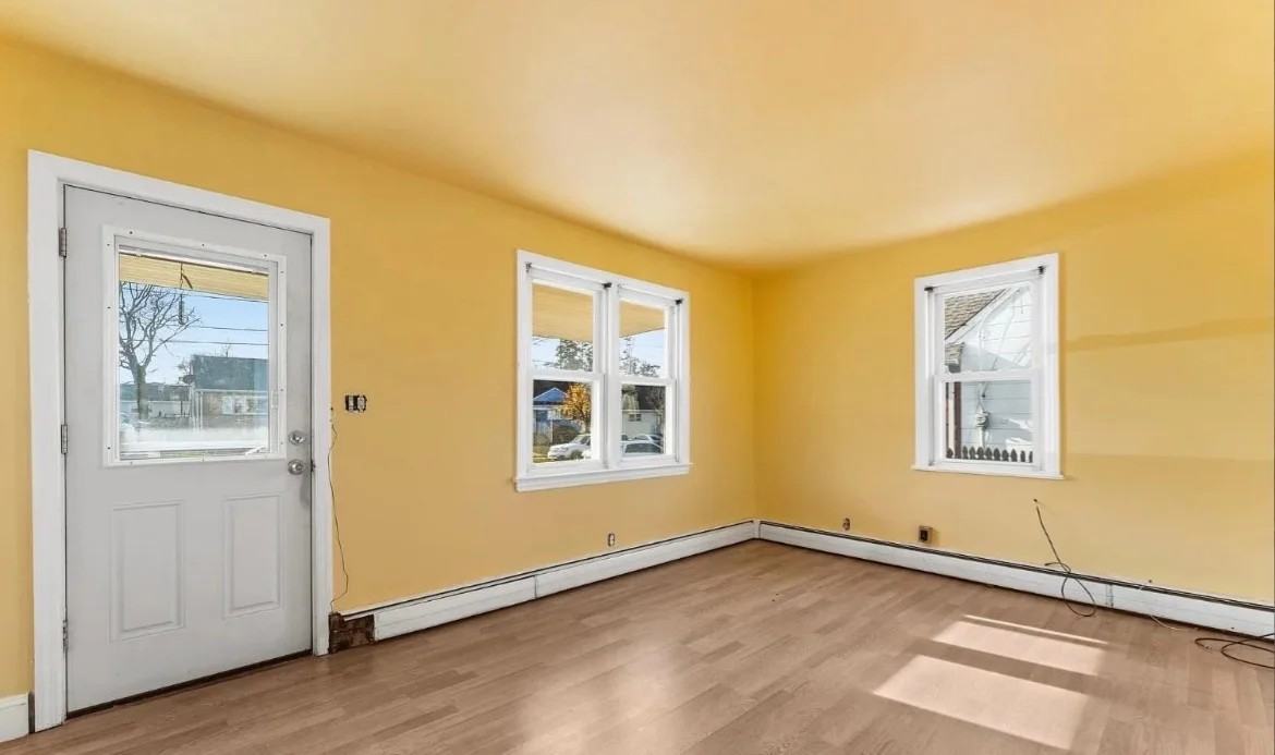 299 Howard St - Photo 7 of 8