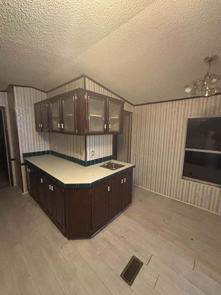 407 Delwood Ln #407 - Photo 4 of 8