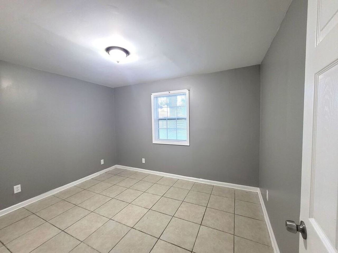 4649 Royal Ridge Dr #8 - Photo 5 of 7