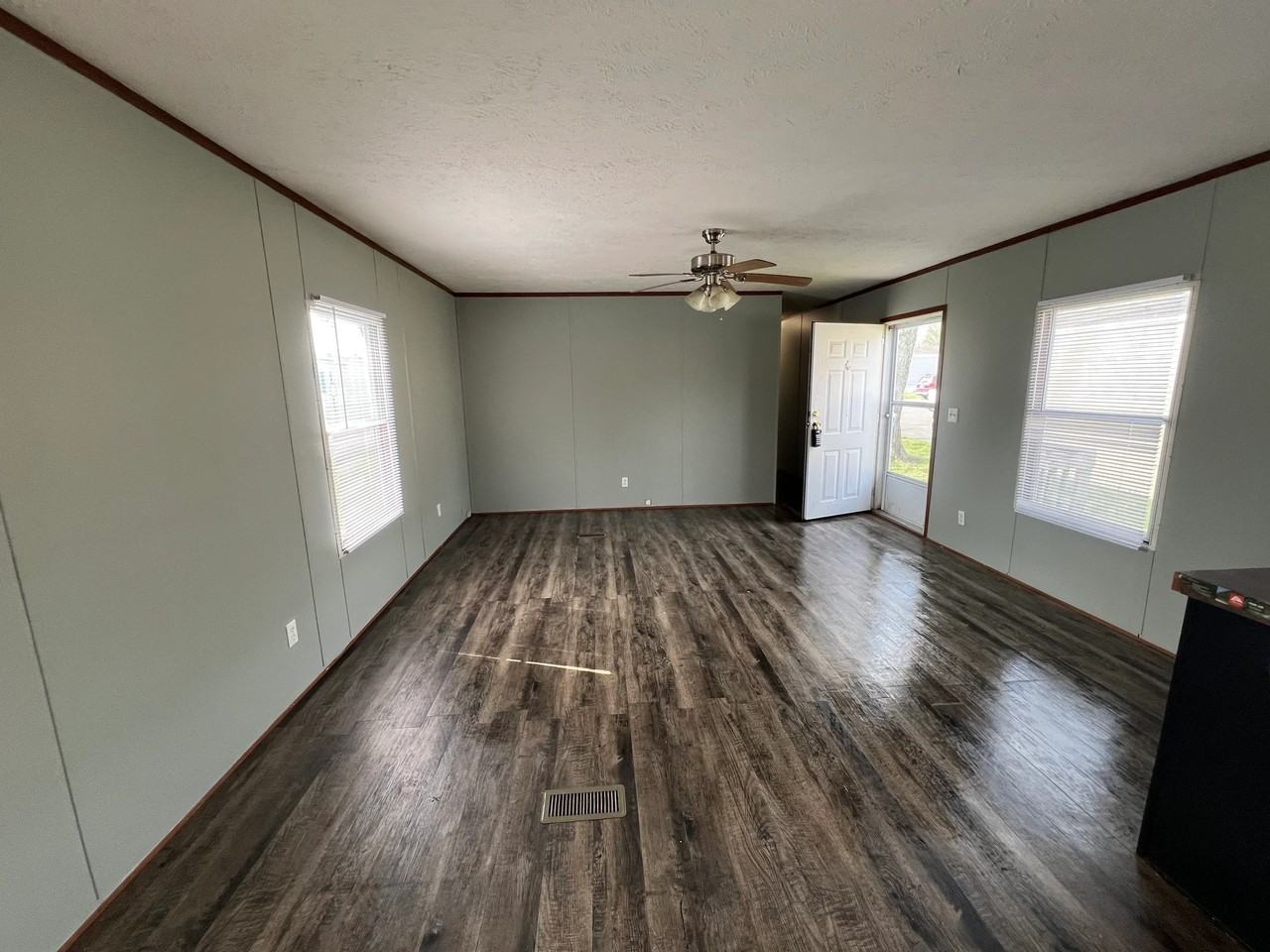 32 Locust St - Photo 2 of 11