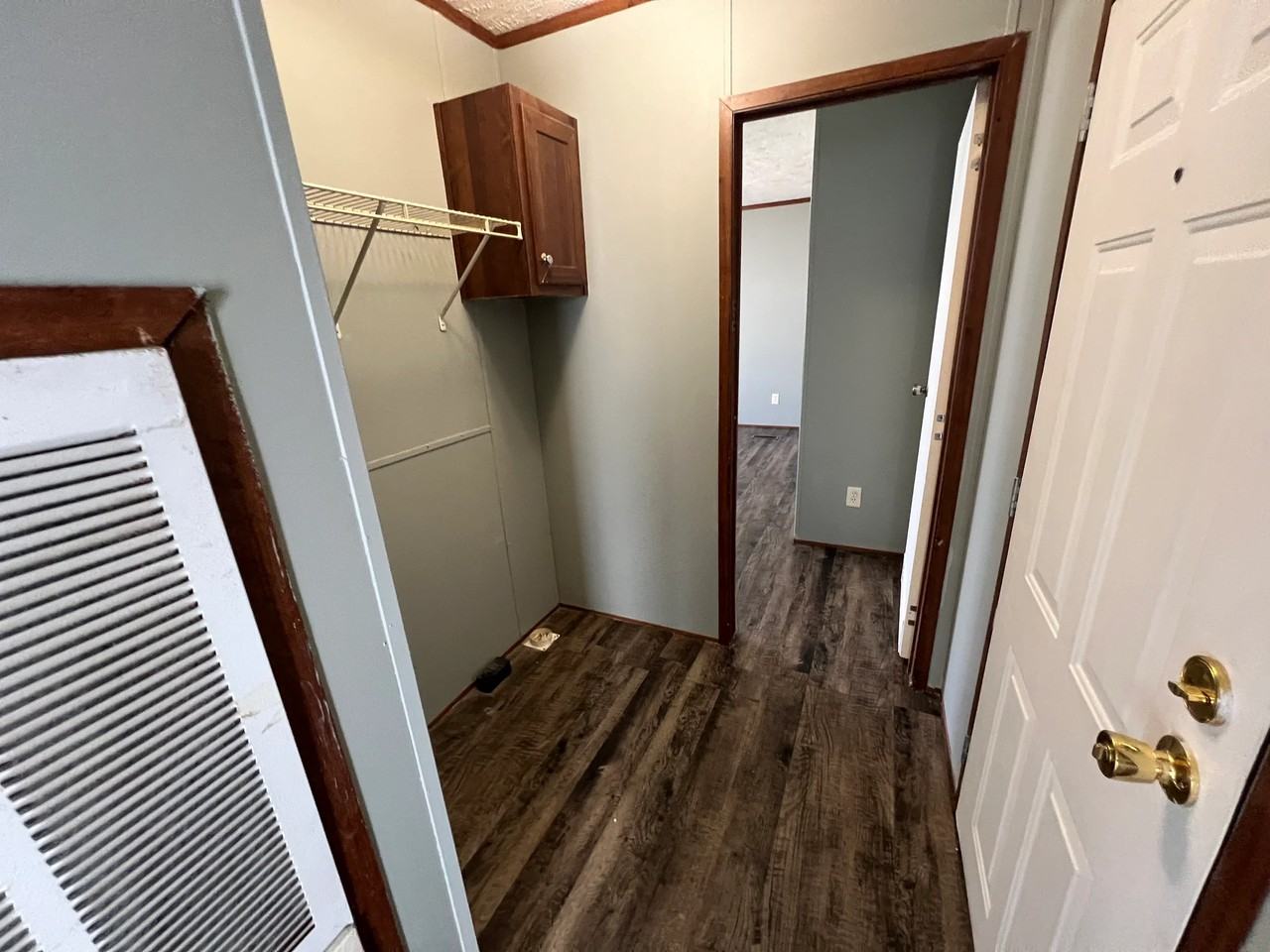 32 Locust St - Photo 4 of 11