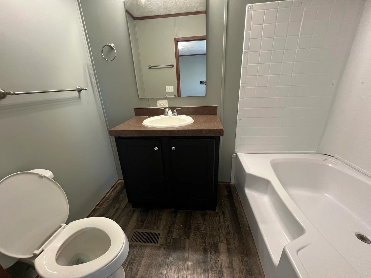 32 Locust St - Photo 5 of 11