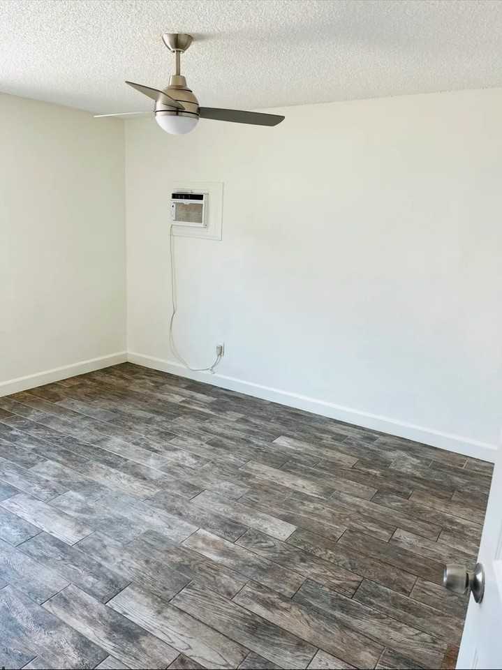 921 And A Half N Fifth Ave - Photo 6 of 10