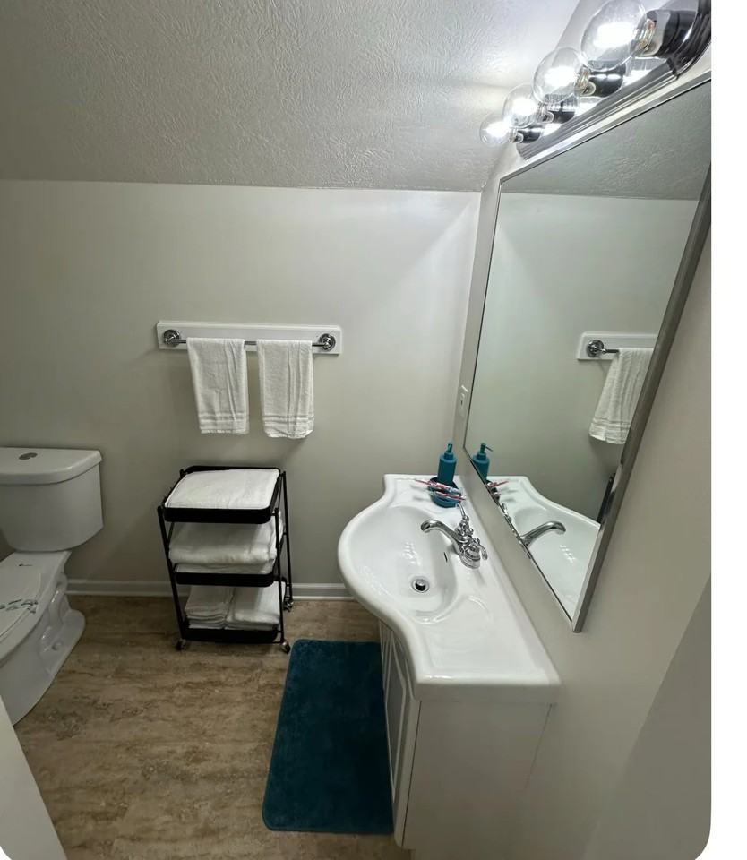 318 E Locust St #A - Photo 3 of 10