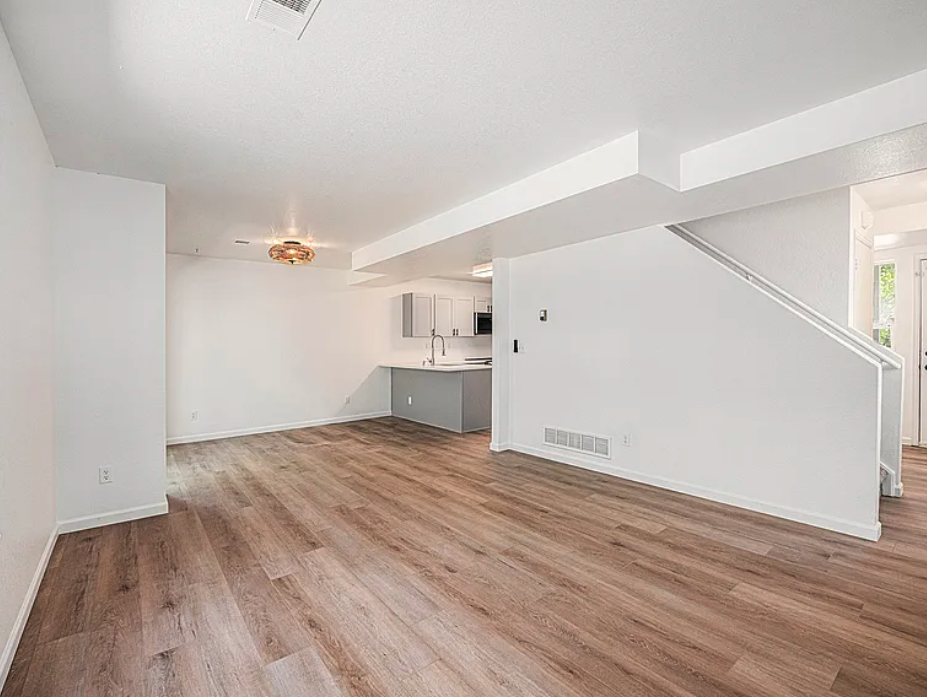 418 Sundance Cir N #A - Photo 2 of 14