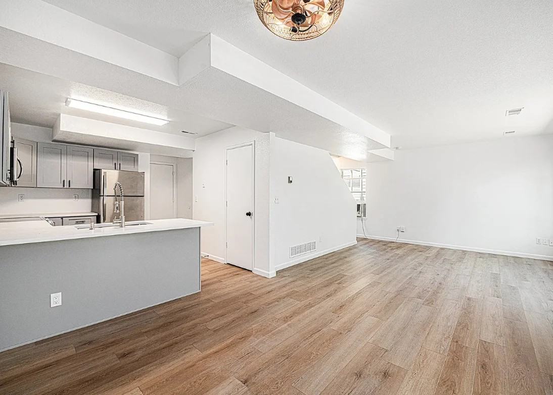 418 Sundance Cir N #A - Photo 3 of 14